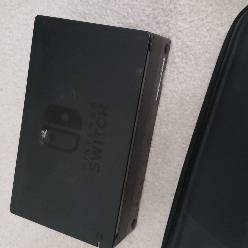 Used Nintendo Switch - Picture 8 of 10